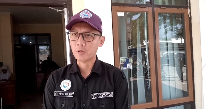 Palang Merah Indonesia (PMI) Garut menggelar kegiatan aksi donor darah yang dilakukan di kantor Kecamatan Limbangan, Garut, Jawa Barat, Kamis (21/9/2023).