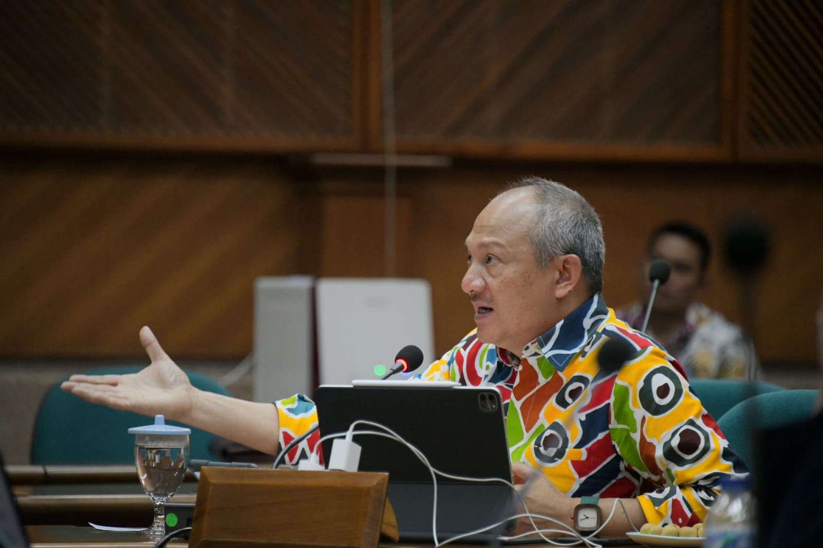 Plh. Sekretaris Daerah Jawa Barat Setiawan Wangsaatmaja menyampaikan bahwa proses pemadaman kebakaran Tempat Pembuangan Akhir (TPA) Sarimukti sudah 90 persen.