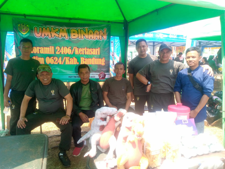 Danramil 2406 Kertasari, Kapten Inf Sudarwan, menghadiri sekaligus ikut serta dalam acara Gebyar Expo UMKM dan bazar. Minggu (24/9/2023)