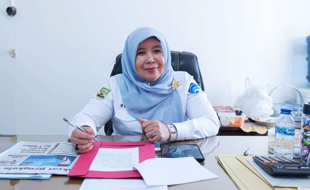 Kadis Kominfotik Provinsi Bengkulu Dr. Hj. Oslita, SH, MH.