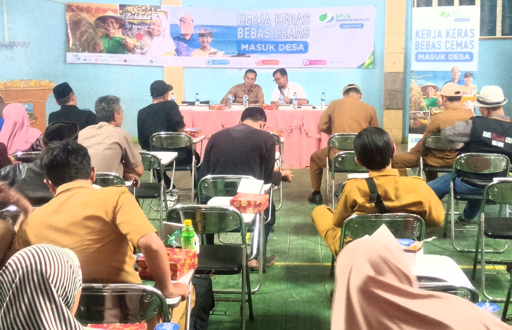 Sosialisasi Program Kerja Keras Bebas Cemas Masuk Desa oleh BPJS Ketenagakerjaan Kecamatan Malangbong Kabupaten Garut Jawa Barat.