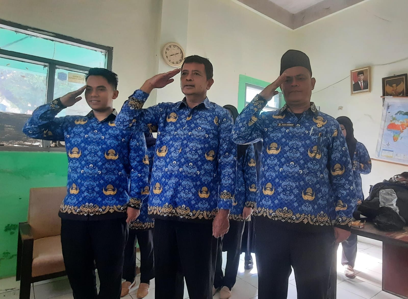 Program tiga muatan lokal dalam kurikulum pendidikan untuk para siswa TK, SD dan SMP di Kabupaten Bandung, yakni Pendidikan Pancasila dan UUD 1945, Pendidikan dan Budaya Sunda serta Belajar Mengaji dan Menghafal Al-Quran.