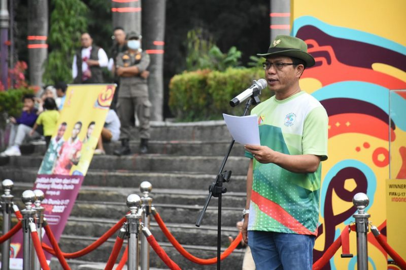 Bupati Bandung, penyelenggaraan Piala Dunia U-17 di Kabupaten Bandung sekaligus mendatangkan para wisatawan baik domestik maupun mencanegara. Para penonton Piala Dunia U-17 akan berkunjung ke sejumlah tempat wisata di Kabupaten Bandung di sela-sela pelaksanaan pertandingan.(ft :dara)*